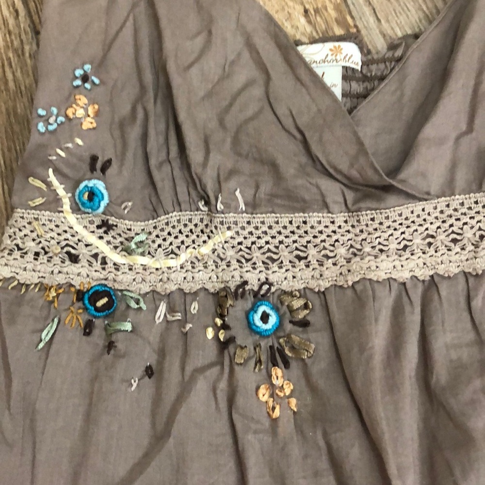 Embroidered Tank - Picture 2 of 3